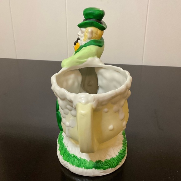 Vintage Holland Floral Ceramic Leprechaun with Beer Mug Figural Planter 1991 - Picture 3 of 7
